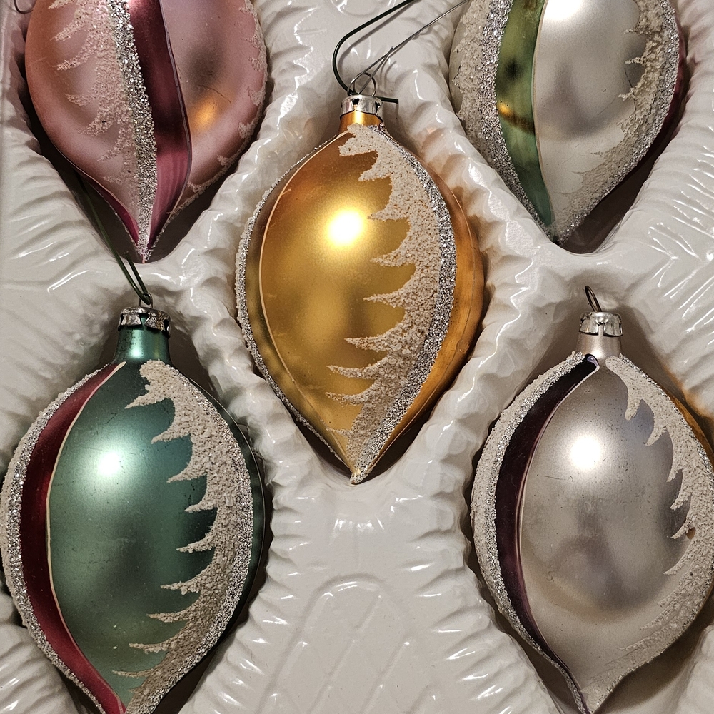 Elegant Holiday Ornament Set - Multicolor